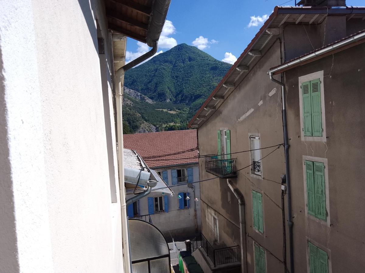Le Moderne Veynes - Location D'Appartements A La Nuitee Exterior photo